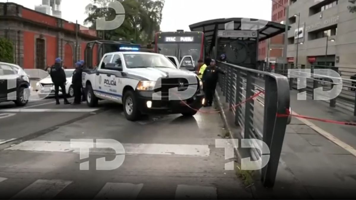 La estación del Metrobús Balderas permanece cerrada de manera temporal tras incidente donde murió una mujer.