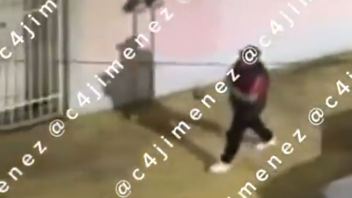 Un hombre fue captado fingiendo estar muerto durante balacera en la Venustiano Carranza.