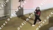 Un hombre fue captado fingiendo estar muerto durante balacera en la Venustiano Carranza.