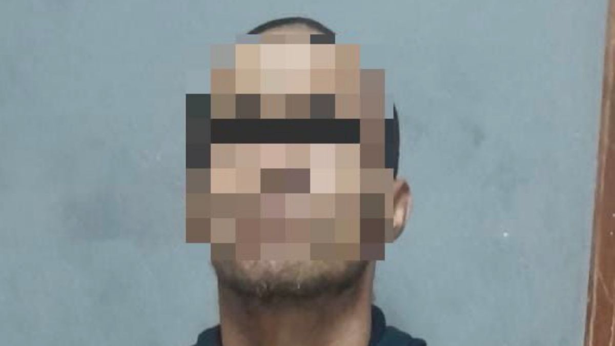 Durante la intervención policial, se aseguró un cúter metálico con una hoja de aproximadamente 10 centímetros de longitud.