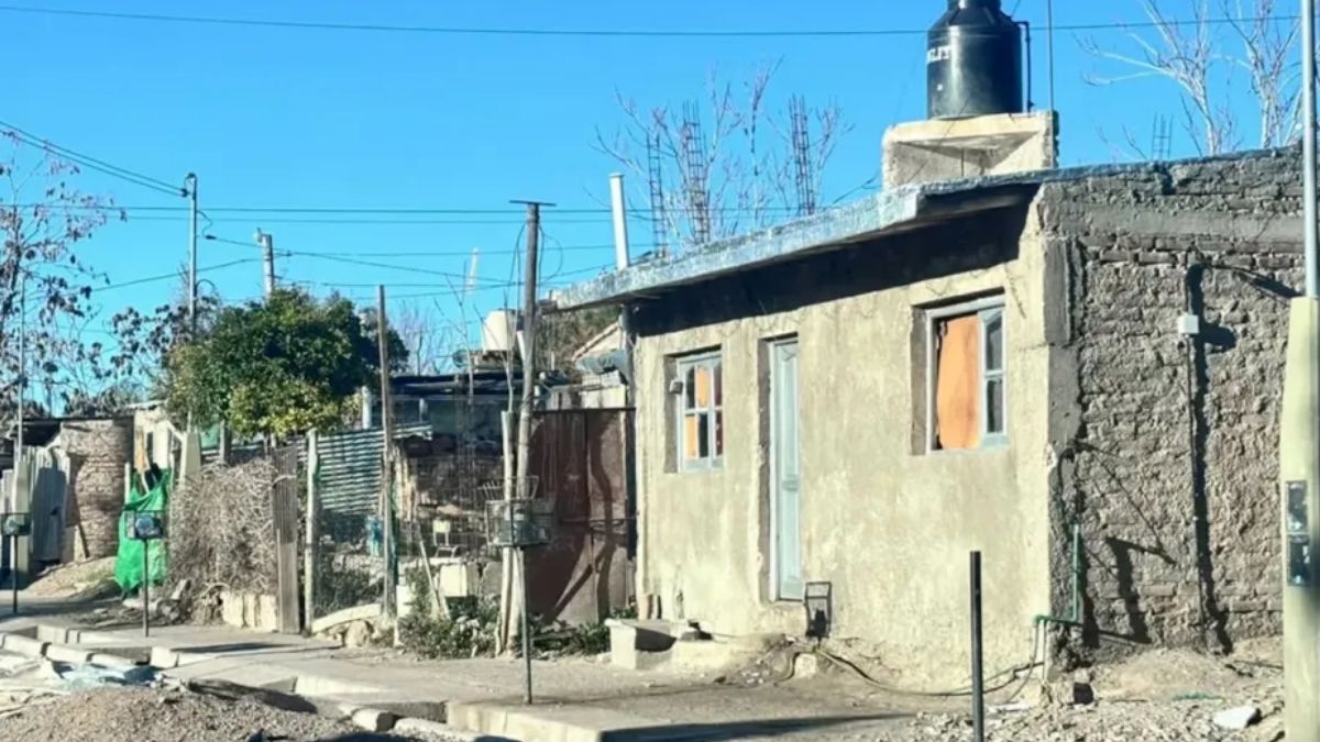 Una joven de 18 años y su pareja de 19 fueron detenidos e incomunicados en la provincia de Mendoza tras un presunto intento de abandono.