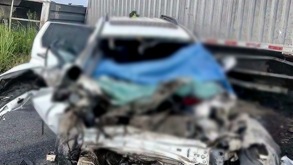 Producto del choque, el portabebé salió expulsado y fue hallado a un costado de la carretera |
