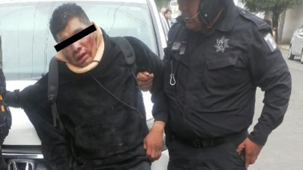 El profesor de la UAEMéx logró su cometido al defender al alumno del asaltante. | Policía de Toluca