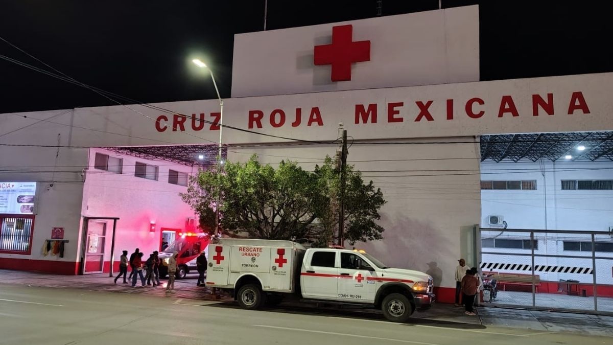 Al sitio arribaron paramédicos de la Cruz Roja Mexicana para brindar los primeros auxilios a Jesús Alberto, de 30 años de edad.