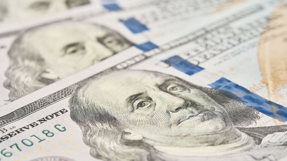 Tipo de cambio USD/MXN superó nuevamente la barrera psicológica de los 17.00 pesos.