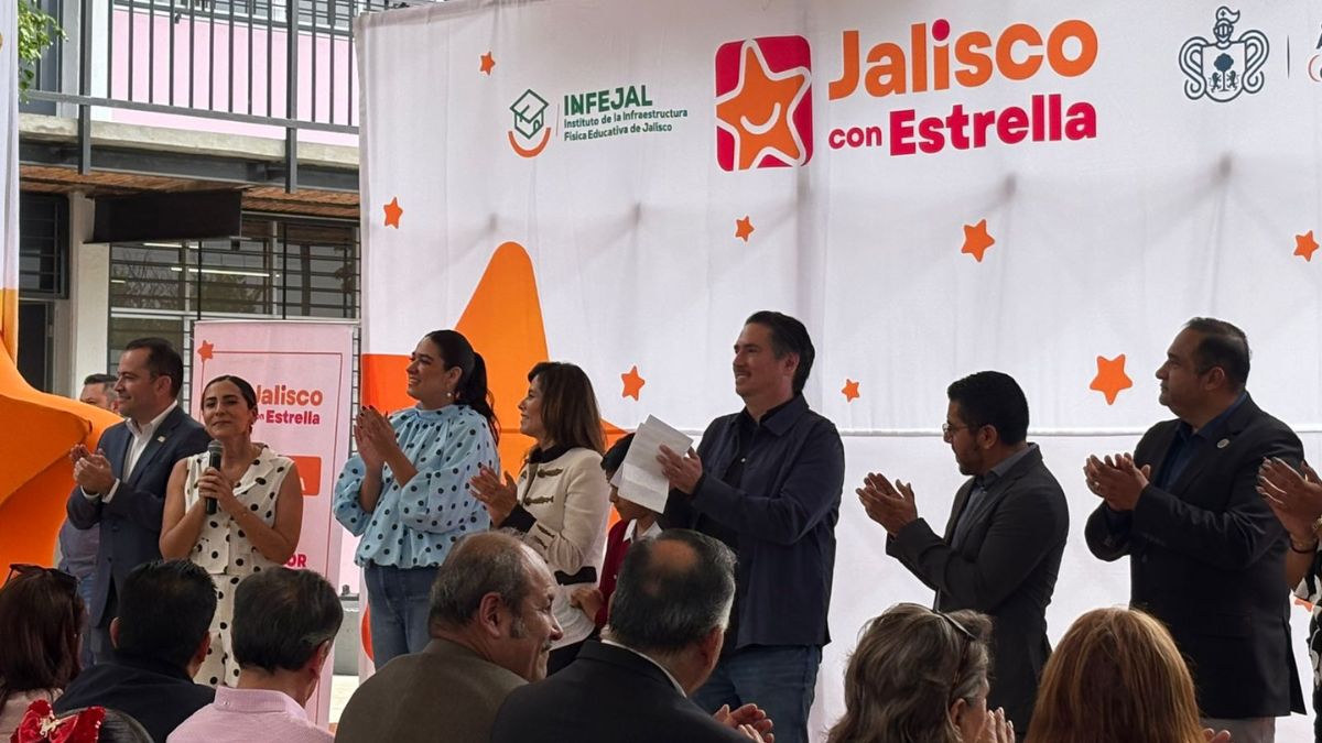 Verónica Delgadillo entrega plantel renovado con una inversión millonaria en Guadalajara.