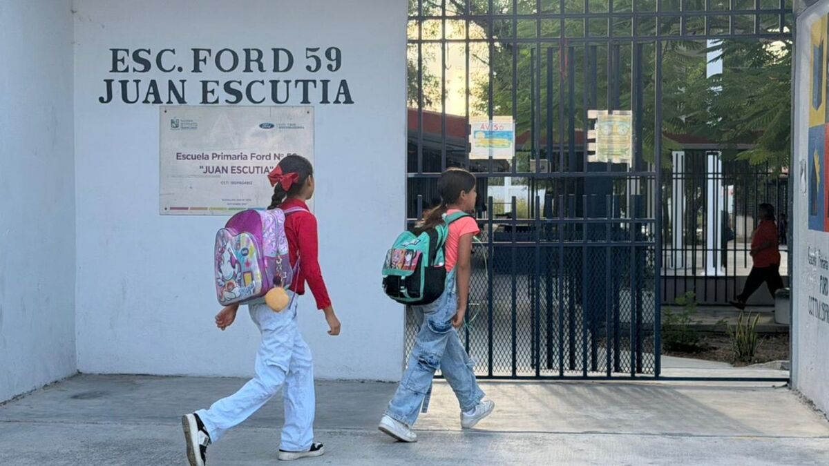 Vuelven los alumnos, también el caos vial frente a la Ford 59