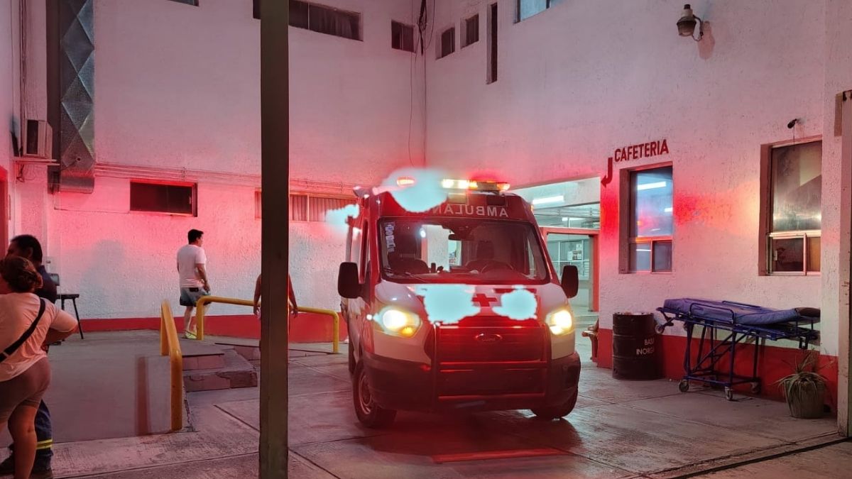 Al lugar acudieron paramédicos de la Cruz Roja Mexicana para brindar primeros auxilios a la víctima.