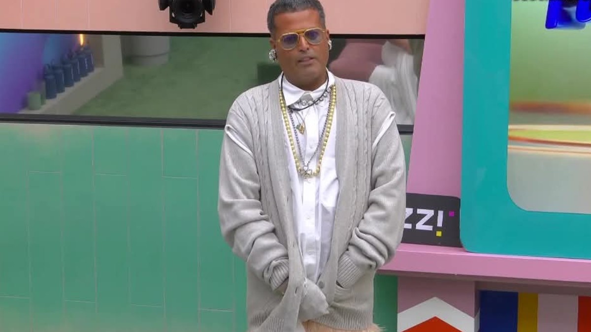 Aldo Rendón anuncia su salida de La Casa de los Famosos a sus compañeros.
