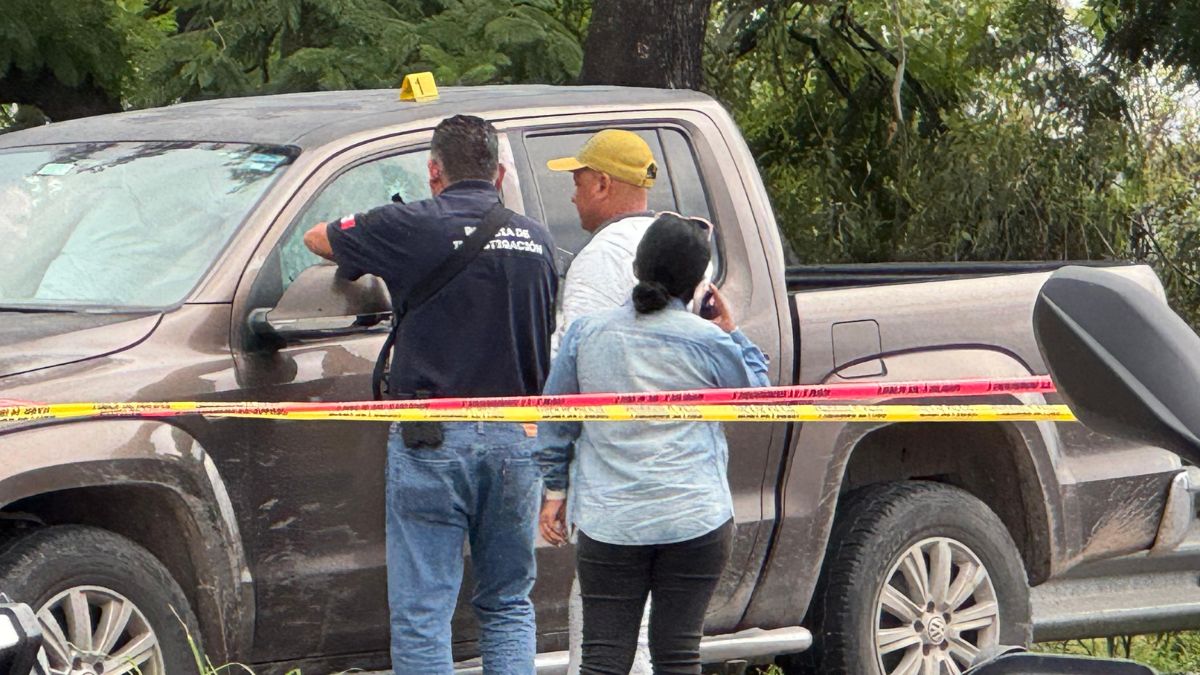 Asesinan a balazos a un hombre en su camioneta en López Mateos y Periférico Sur en Zapopan.