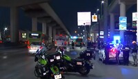 Las autoridades se encuentran maniobrando en el carril de sur a norte de la avenida Universidad.