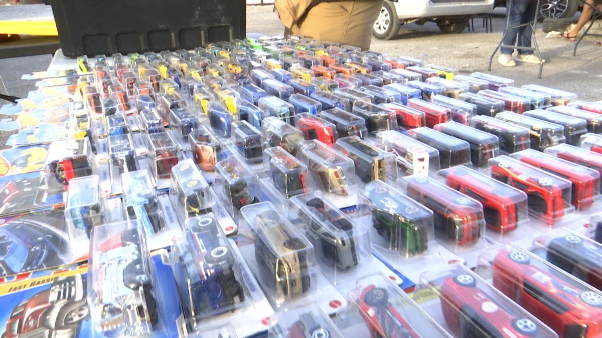 Modelos a escala 1:64, como la Chevrolet Silverado 1983 y el Nissan Skyline, son las piezas más buscadas en las reuniones de Torreón.
