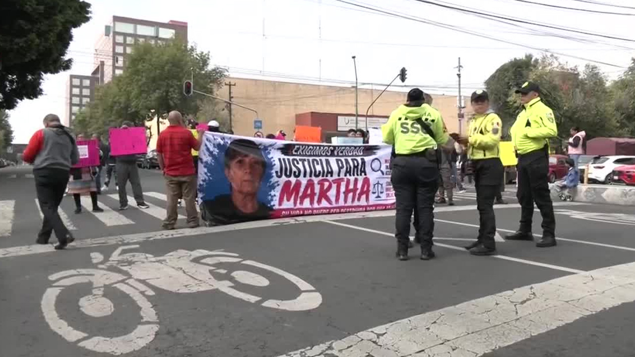 Protestan por liberación de adulta mayor recluida en Santa Marta Acatitla