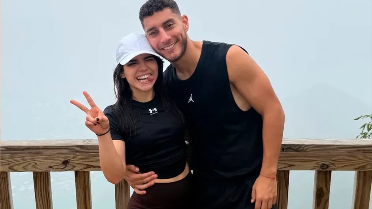 Sebastián Cáceres y Alana Flores mantuvieron una relación mientras el defensa jugó en México