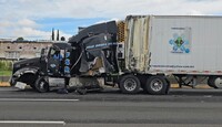 Los vehículos que participaron en el accidente resultaron con severos daños tras el choque