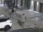 Tras cometer el crimen, el agresor huyó hacia su vivienda, la cual se encontraba ubicada a pocos metros de la escena del crimen.
