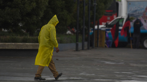 Habitantes de la Zona Metropolitana del Valle de México toman medidas ante las posibles lluvias. | Agencia Cuartoscuro