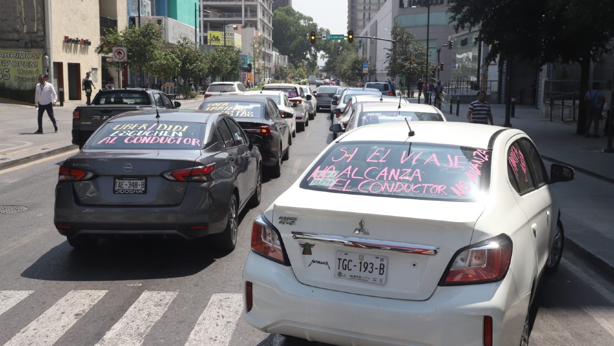Los manifestantes organizaron caravanas desde distintos puntos de la zona metropolitana.