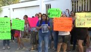 Padres protestan por falta de luz y aire acondicionado en escuela de Monterrey
