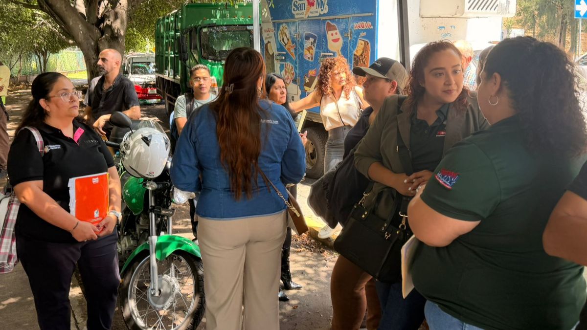 Proveedores protestan a las fueras de Selva Mágica de Guadalajara tras su cierre.
