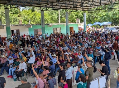 Representantes de los pueblos Náhuatl y Tének.