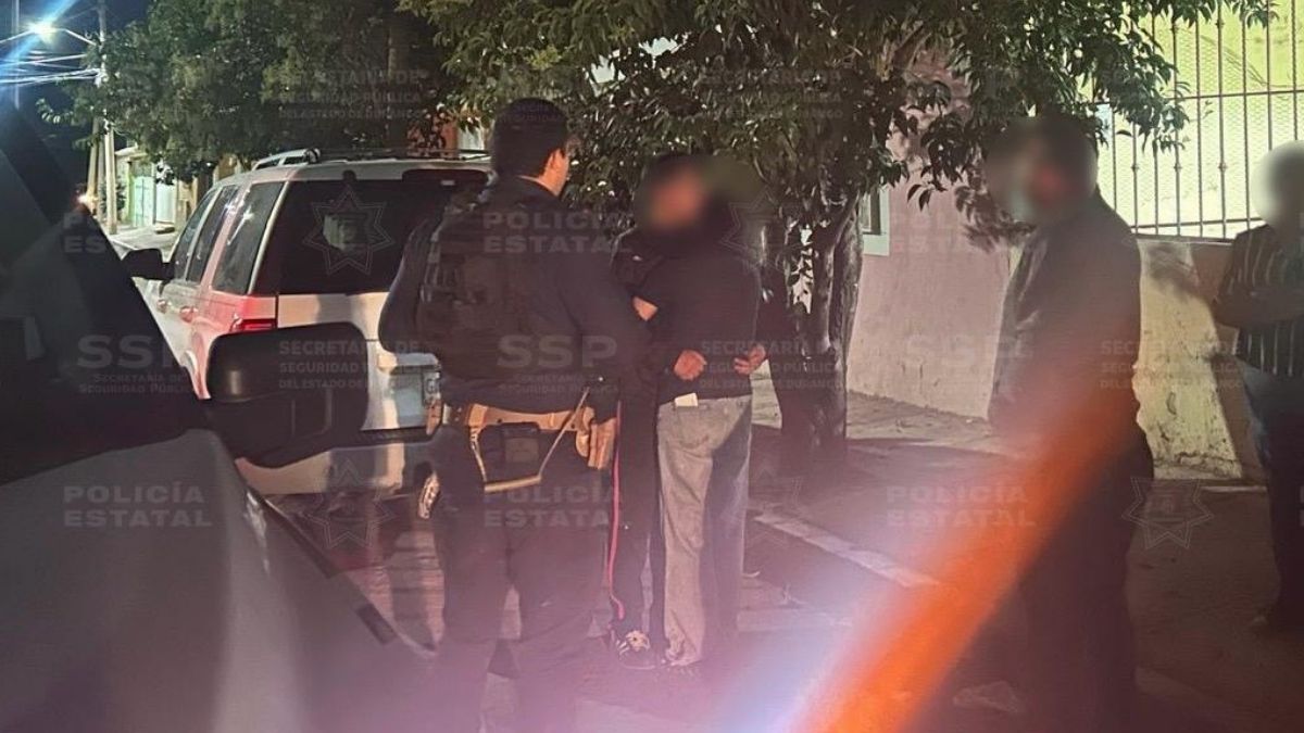 Con el fin de salvaguardar su integridad física, los policías estatales trasladaron al estudiante a un lugar seguro.