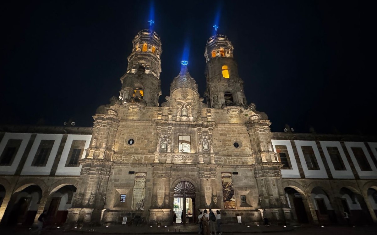 Aferrados a la fe, familiares y amigos de Ricardo Cabezas Talavera  acudieron este jueves a la Basílica de Zapopan.