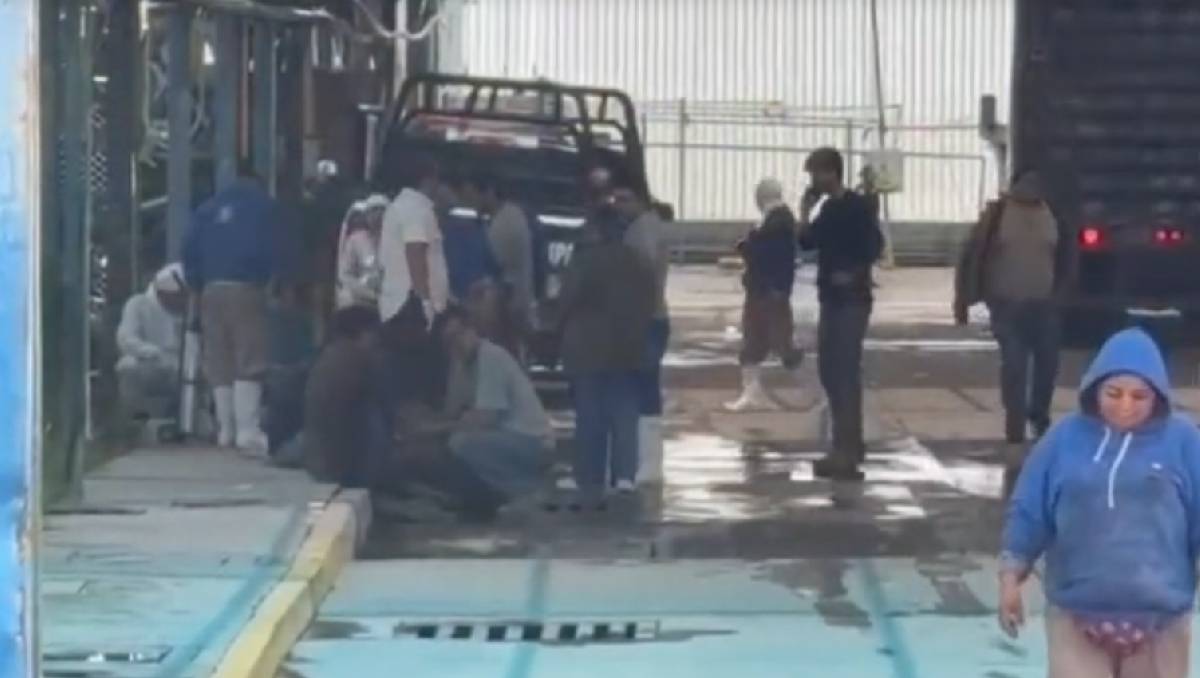 Al lugar arribaron elementos de seguridad pública para delimitar la zona
