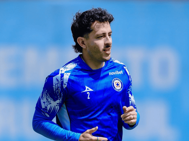 Cruz Azul recibe a Santos Laguna en la cancha del Estadio Banorte. | @CruzAzul
