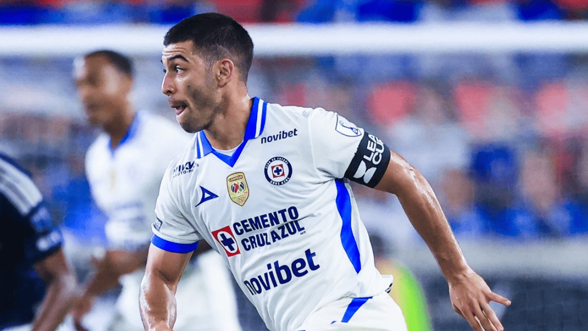 Erik Lira seguirá efiniendo su futuro tras no concretar su fichaje con el AS Mónaco. | @CruzAzul