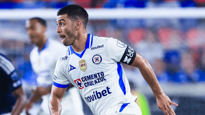 Erik Lira seguirá efiniendo su futuro tras no concretar su fichaje con el AS Mónaco. | @CruzAzul