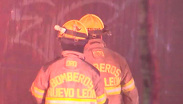 Incendio consume bodega de colchones y muebles en Apodaca, Nuevo León