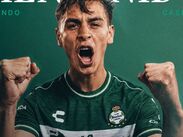 El mediocampista argentino Facundo Cáseres, de 25 años, es nuevo refuerzo de Santos Laguna en transferencia definitiva.