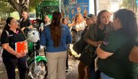 Proveedores protestan a las fueras de Selva Mágica de Guadalajara tras su cierre.
