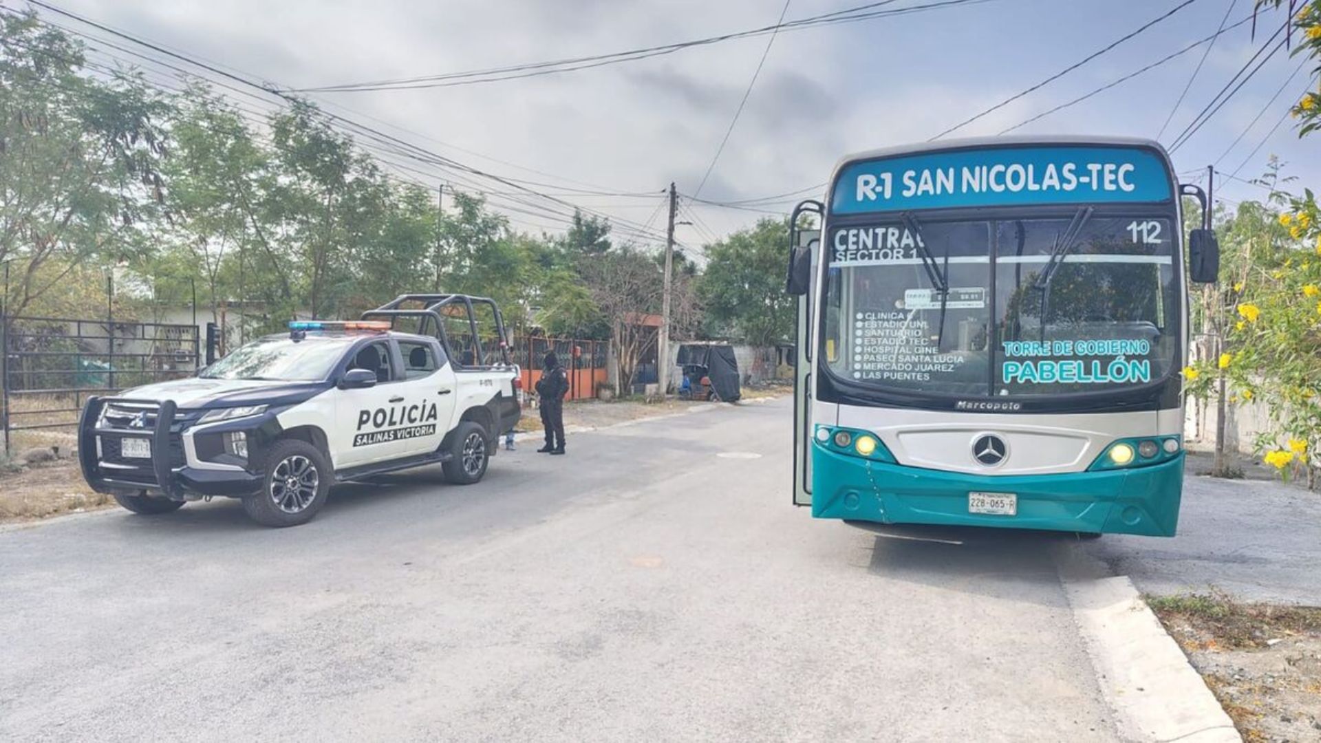 Roban camión urbano en Monterrey; lo hallan abandonado en Salinas Victoria