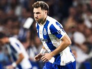 'Santi' Gimenez anotó 5 goles en 30 partidos jugados con AC Milan en Italia / Facebook