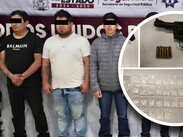 Los sujetos fueron detenidos en San Pablo Xochimehuacan, donde les fueron decomisadas armas y vehículos / Cortesía