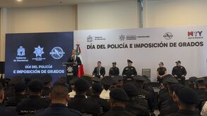 El alcalde Adrián de la Garza destacó el esfuerzo de los agentes no sólo para ingresar y permanecer dentro de la corporación.
