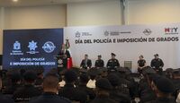 El alcalde Adrián de la Garza destacó el esfuerzo de los agentes no sólo para ingresar y permanecer dentro de la corporación.