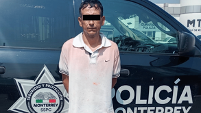 Hombre golpea a su mamá y es detenido en Monterrey.