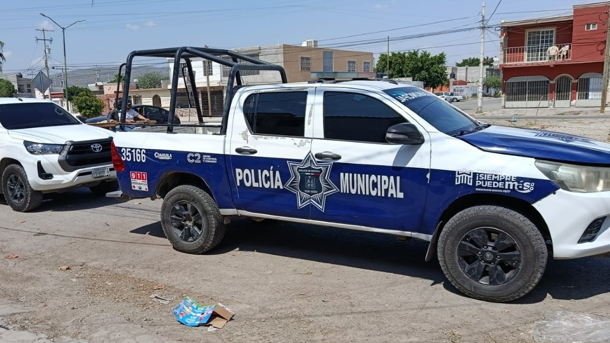 Al lugar, llegaron agentes policiacos para confirmar el hallazgo de un cuerpo sin vida.