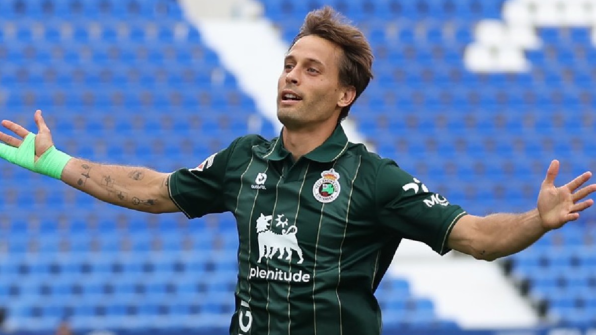 Sergio Canales anotó gol en la derrota del Racing de Santander ante Rayo Vallecano / Facebook