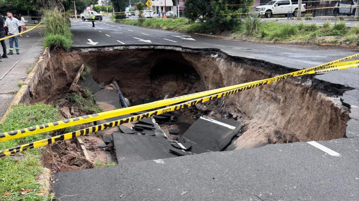 El cierre se encuentra en el cruce con la calle Perpetua a la altura de la colonia Jardines del Country