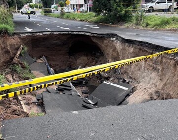 El cierre se encuentra en el cruce con la calle Perpetua a la altura de la colonia Jardines del Country