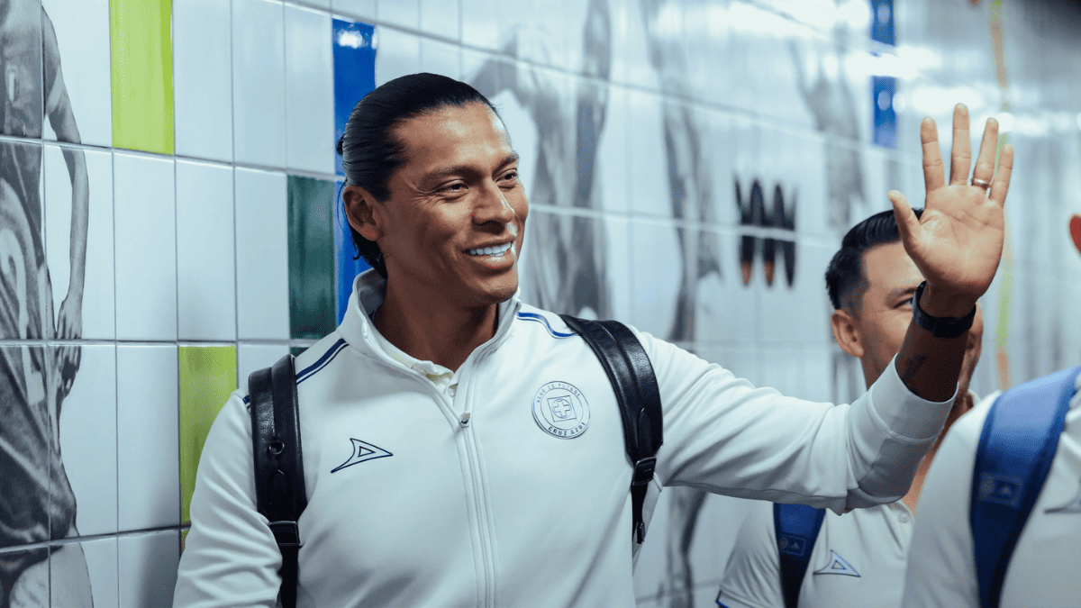 Joel Huiqui reconoció que el triunfo ante Santos tuvo un efecto inmediato dentro del vestidor. | @CruzAzul