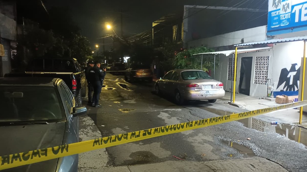 Fue la propia madre de la víctima, de 62 años, quien encontró al joven tendido en el piso y sin signos de vida.
