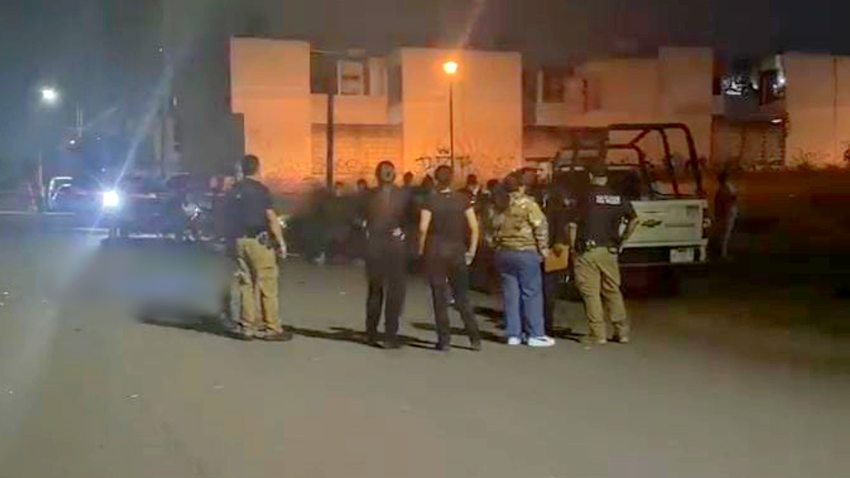 Los oficiales localizaron al menor inconsciente y tendido sobre la vía pública