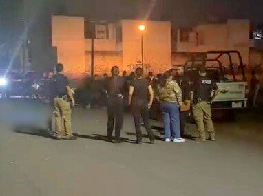 Los oficiales localizaron al menor inconsciente y tendido sobre la vía pública