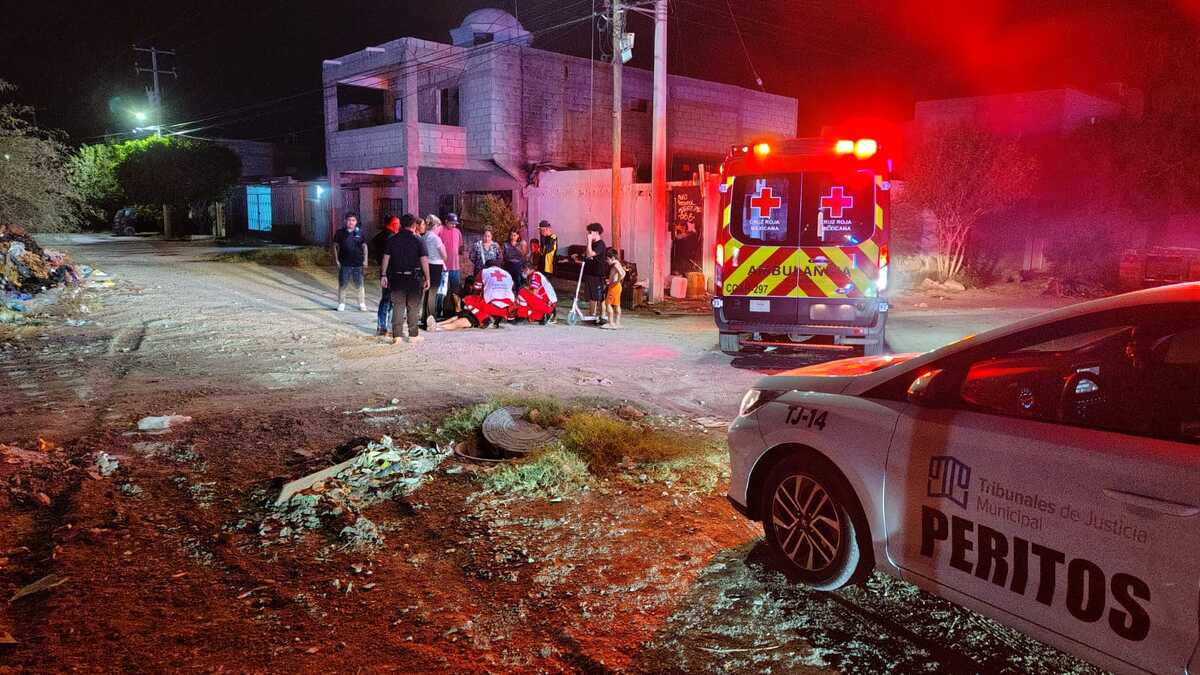 Al no portar casco de seguridad, la jovencita se golpeó la cabeza con fuerza contra el suelo.