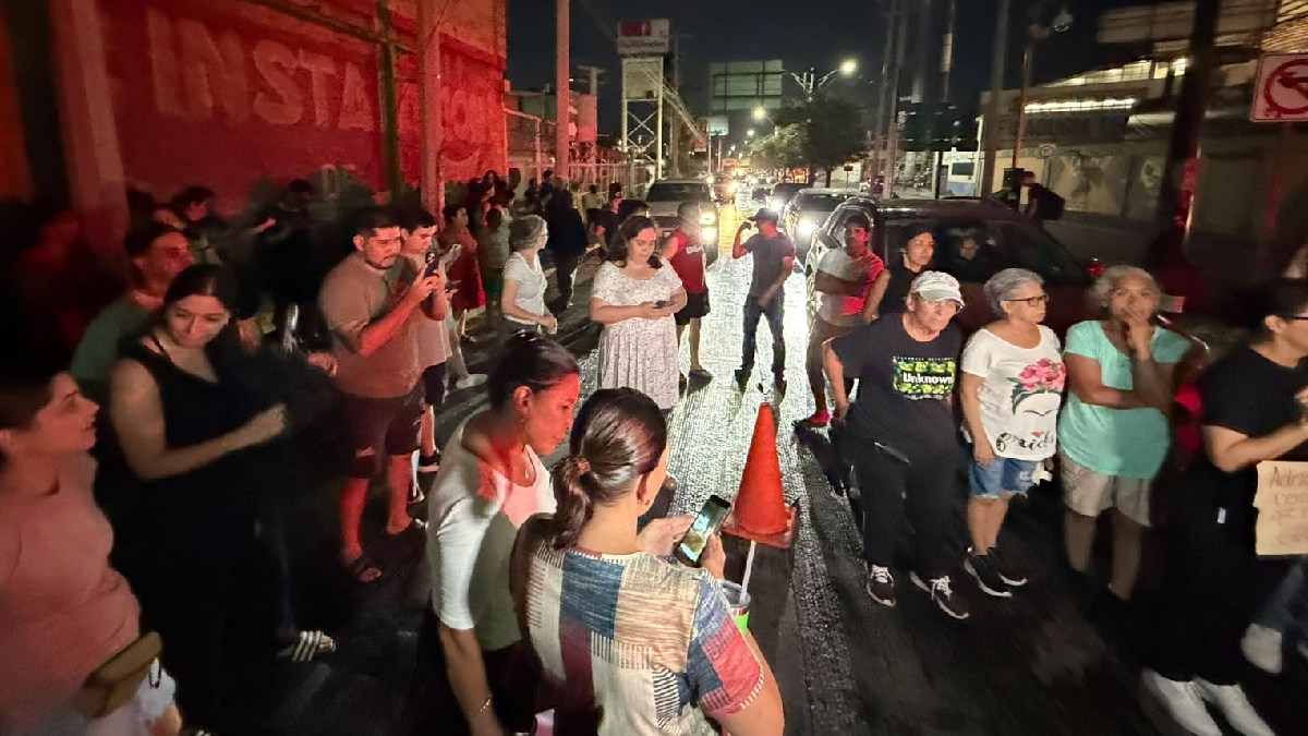 Afectados de diversas colonias impidieron el paso vehicular a la altura de la avenida Conchello y su cruce con Félix U. Gómez.